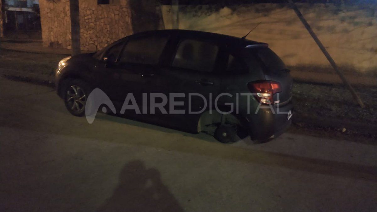 Los roba ruedas actuaron en barrio Sargento Cabral.