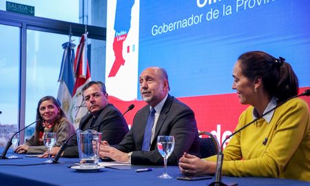 El gobernador Omar Perotti participó el viernes del cierre del Foro de intendentes y presidentes comunales de la provincia de Santa Fe. El gobernador Omar Perotti participó el viernes del cierre del Foro de intendentes y presidentes comunales de la provincia de Santa Fe.