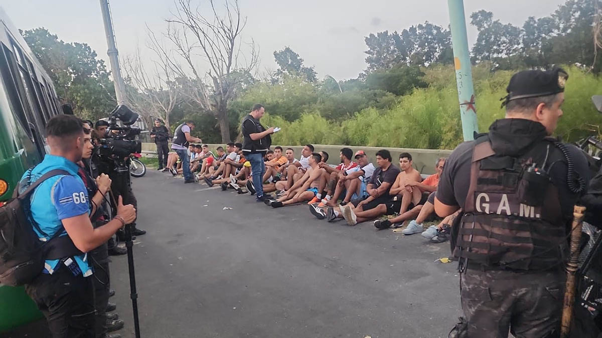 Feroz pelea entre las dos facciones de la barra de River: 30 detenidos.