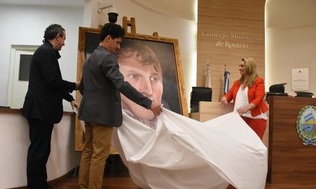 En la víspera del 200° aniversario del fallecimiento del General Manuel Belgrano, Ramiro Ghigliazza presentó en el Concejo Deliberante de Rosario el retrato digital del prócer: es el que más se acerca al verdadero rostro que tuvo el Creador de la Bandera. En la víspera del 200° aniversario del fallecimiento del General Manuel Belgrano, Ramiro Ghigliazza presentó en el Concejo Deliberante de Rosario el retrato digital del prócer: es el que más se acerca al verdadero rostro que tuvo el Creador de la Bandera.