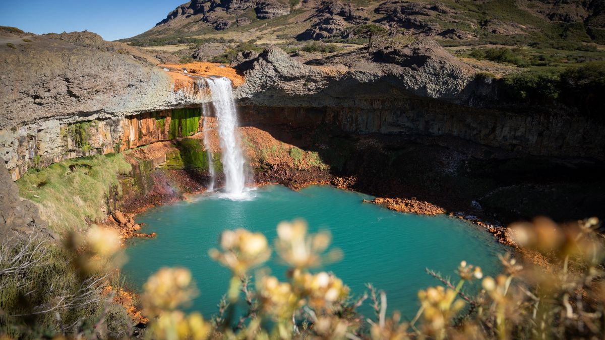 Con su cercanía al Parque Provincial Copahue-Caviahue, un área natural protegida de gran valor paisajístico y cultural, se convierte a Loncopué en una base ideal para el turismo en la región.