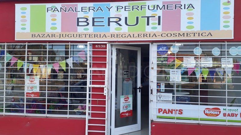 Vecino ladrón de juguetes: rompió el vidrio en la pañalera, robó y lo detuvieron