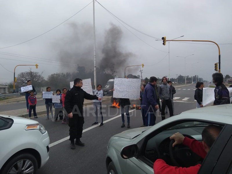 Familiares del adolescente hallado muerto en el río Colastiné cortaron la ruta