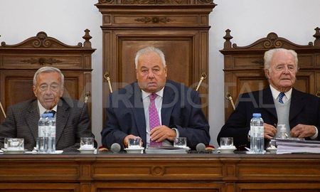 Rafael Gutiérrez, presidente de la Corte Suprema de Santa Fe, junto a Roberto Falistocco y Eduardo Spuler. Rafael Gutiérrez, presidente de la Corte Suprema de Santa Fe, junto a Roberto Falistocco y Eduardo Spuler.