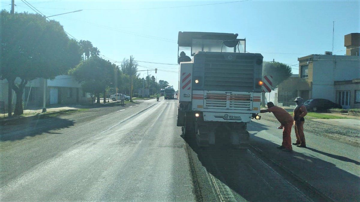 Trabajos de fresado en la Ruta Nacional 33, en la localidad de Pujato.