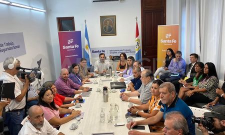 El gobierno de Santa Fe hizo una nueva oferta de aumento salarial a los gremios docentes. El gobierno de Santa Fe hizo una nueva oferta de aumento salarial a los gremios docentes.