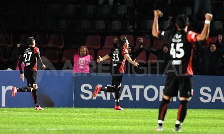 Con el debut de Rondina como DT, Colón enfrenta este sábado a Gimnasia y Esgrima de La Plata. Con el debut de Rondina como DT, Colón enfrenta este sábado a Gimnasia y Esgrima de La Plata.