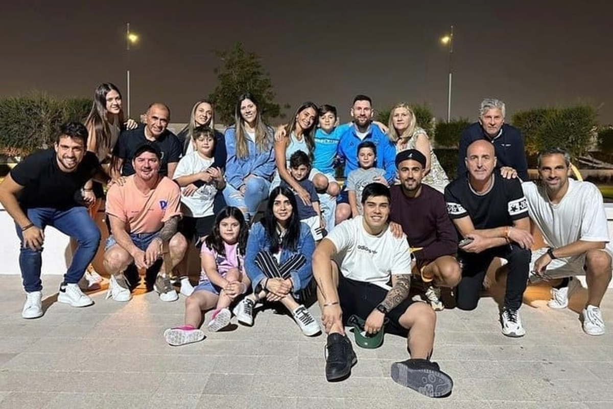 Lionel Messi junto a su familia. Lionel Messi junto a su familia.