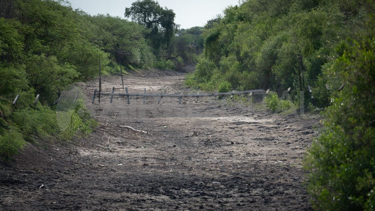 Esto ocurre a la altura de la localidad de Logroño (32 kilómetros de Tostado) de 1000 habitantes. En donde un tramo de varios kilómetros donde el Salado no tiene agua.