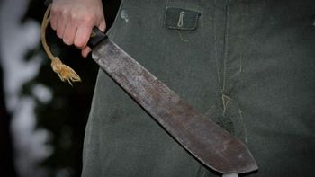 Violento episodio en Salta: un hombre atacó a machetazos a un sargento en una subcomisaría