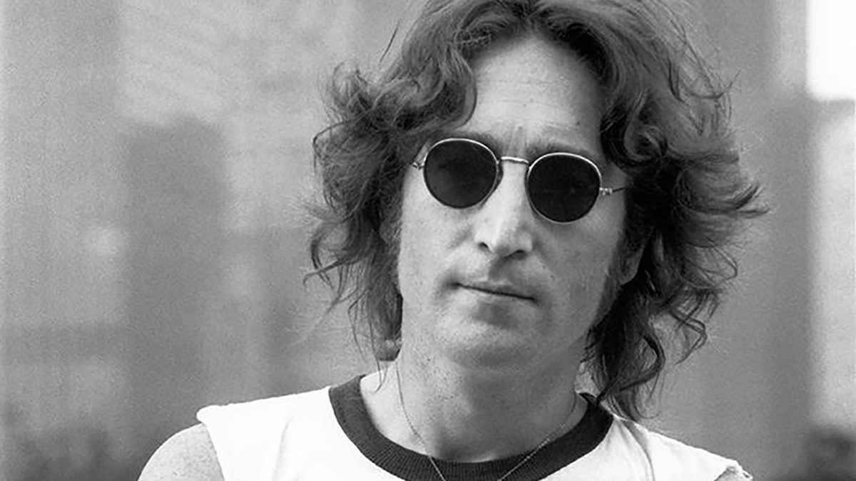 En el Paseo de la Fama de Hollywood se coloca la estrella en honor a John Lennon