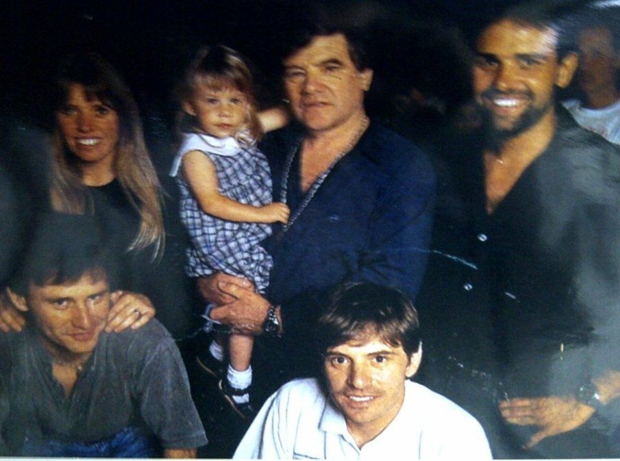 El 30 de marzo de 1966, Rubén se casó en Mar del Plata con María Cayetana Picoy Lo Valvo (La Tana), y tuvieron cuatro hijos. De izquierda a derecha, y de arriba hacia abajo: Andrea (nacida el 25 de marzo de 1967), Patricio (20 de junio de 1971), Marcos (10 de diciembre de 1972), y José Luis (31 de marzo de 1966). Asimismo, tuvo una hija más, Valentina Di Palma (nacida el 13 de abril de 1996, en sus brazos), cuya madre es María Fernanda Ortensi, quien fuera su acompañante en el Supercart.