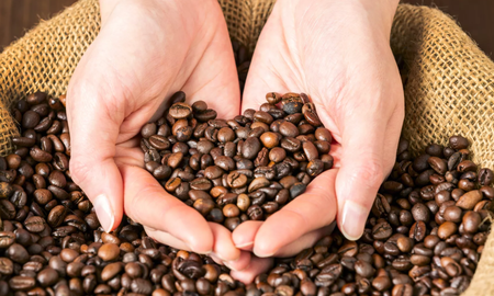 Cómo usar el café para cuidar tu cabello: descubrí sus increíbles beneficios Cómo usar el café para cuidar tu cabello: descubrí sus increíbles beneficios