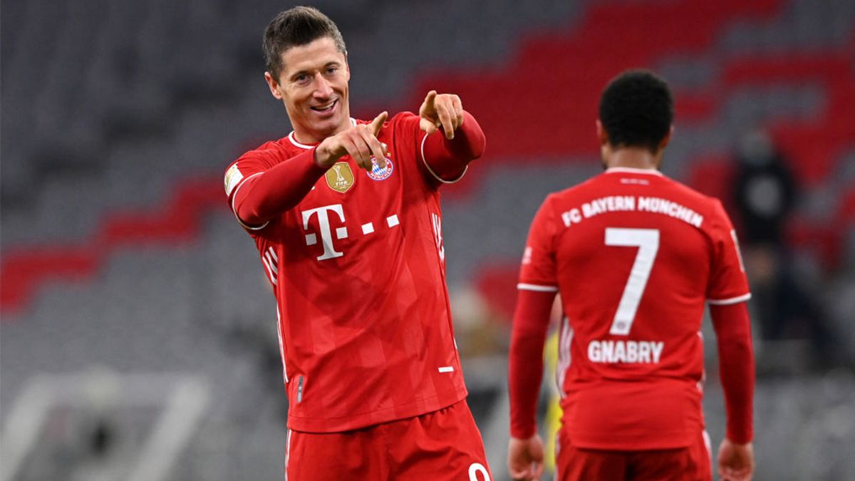 Robert Lewandowski le ganó el duelo de goleadores a Erling Haaland en el triunfo por 4-2 del Bayern Munich ante el Borussia Dortmund.