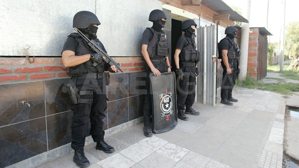 El 13 de febrero de 2020 la policía realizó los allanamientos de los domicilios investigados. 