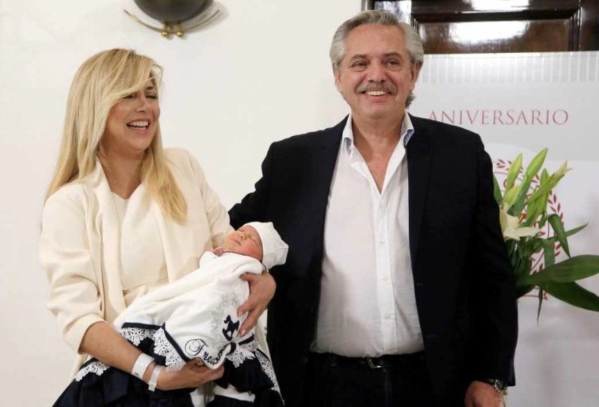 Fabiola Yañez y Alberto Fernández, en la presentación social de su hijo Francisco.