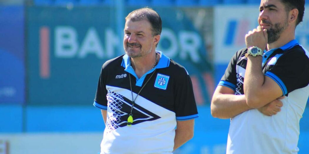 Minuto de silencio en la previa de Colón vs. Estudiantes de Río Cuarto por la muerte de Raggio.