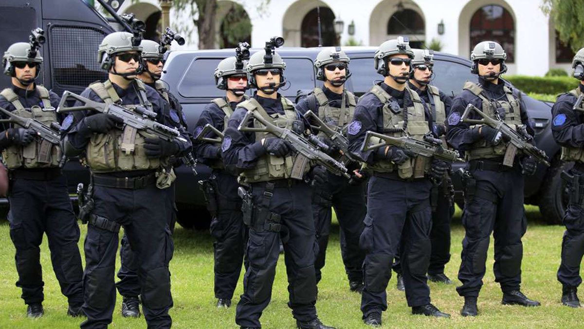 Agentes de Policía Federal Argentina. 