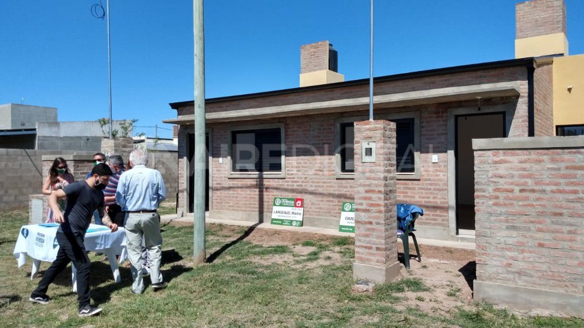 Las casas nuevas que entregó ATE este viernes en Santo Tomé están ubicadas en un barrio que cuenta con todos los servicios