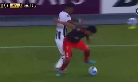 Robert Rojas sufrió una dura lesión en la victoria de River Plate ante Alianza Lima por la Copa Libertadores. Robert Rojas sufrió una dura lesión en la victoria de River Plate ante Alianza Lima por la Copa Libertadores.