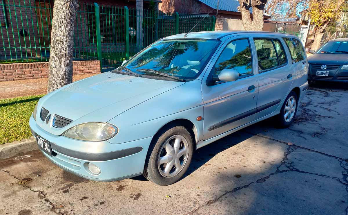 Se compró su primer auto