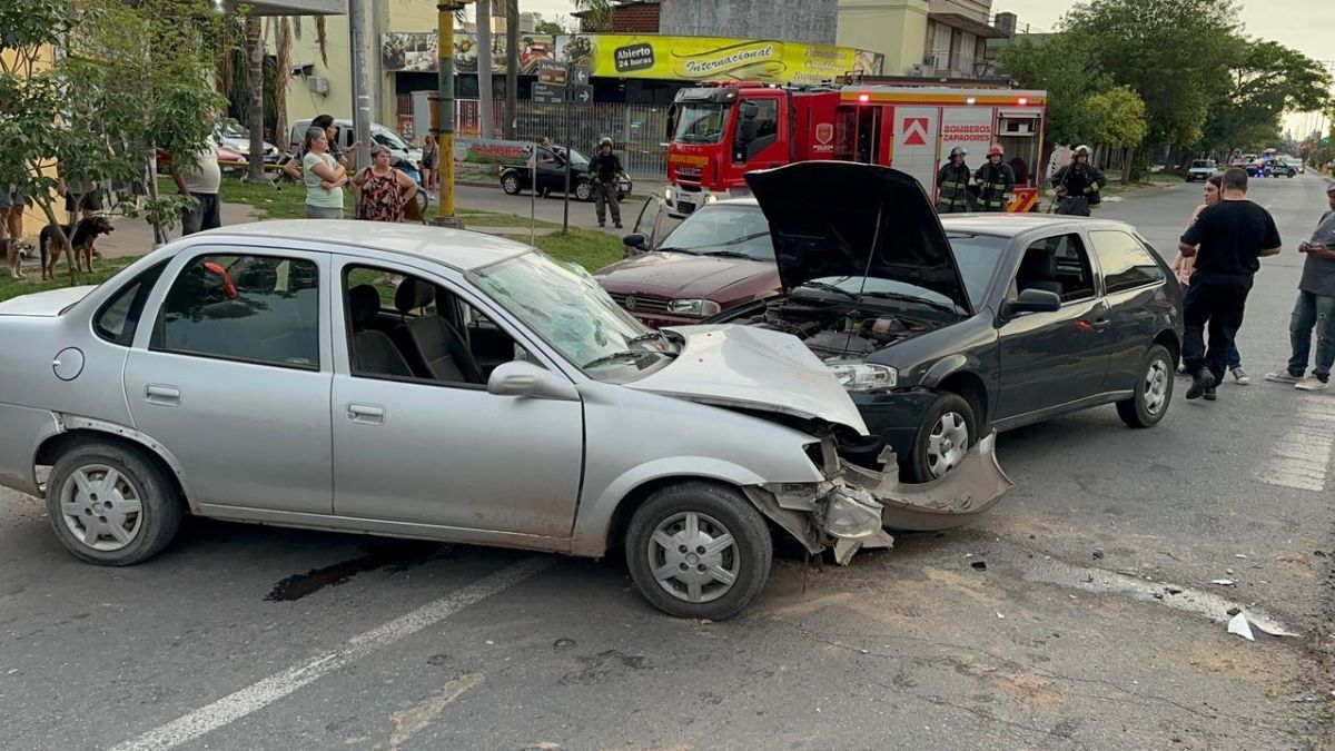 El accidente ocurrió en avenida Facundo Zuviría y su intersección con calle Ángel Cassanello. Una persona resultó herida de gravedad. 