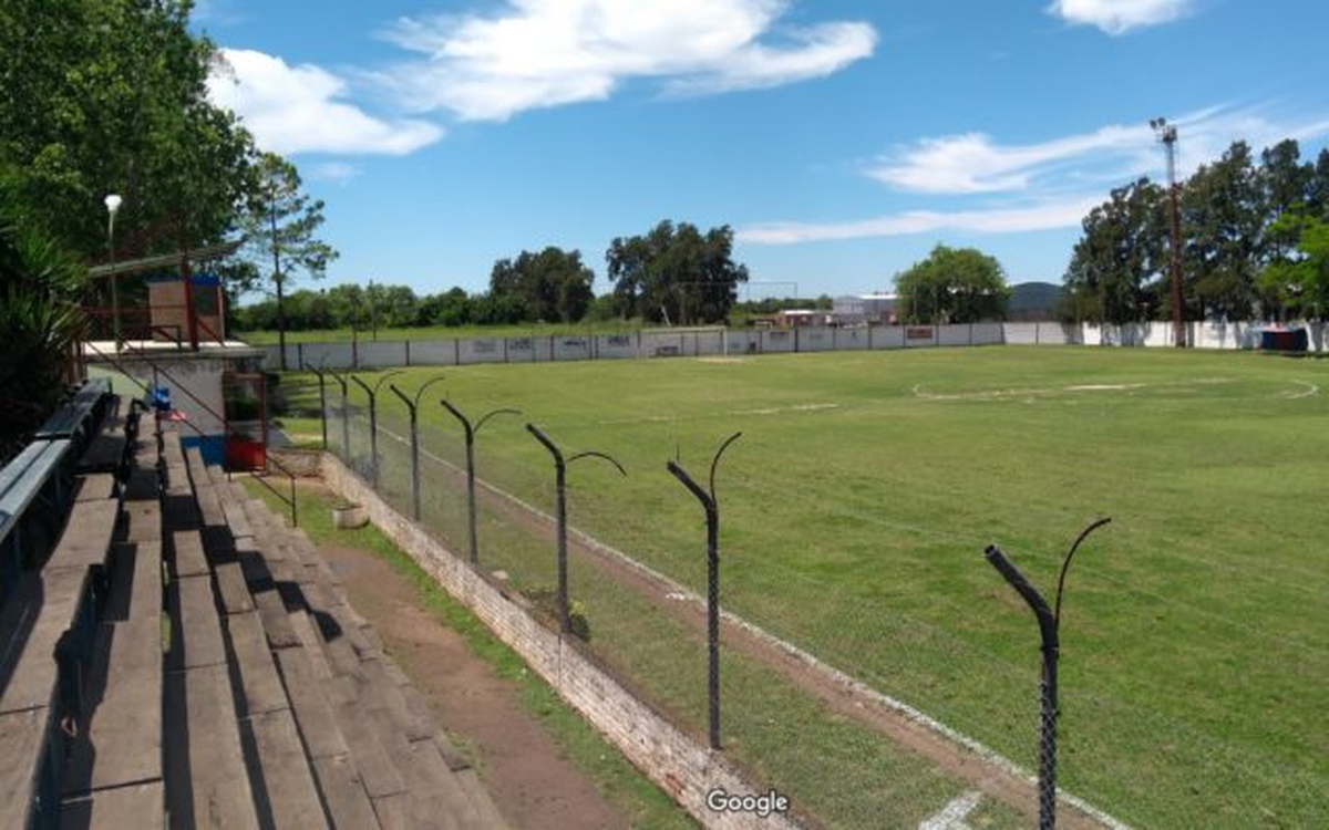 Un adolescente perdió la vida mientras jugaba al fútbol en la localidad de Recreo. Un adolescente perdió la vida mientras jugaba al fútbol en la localidad de Recreo.