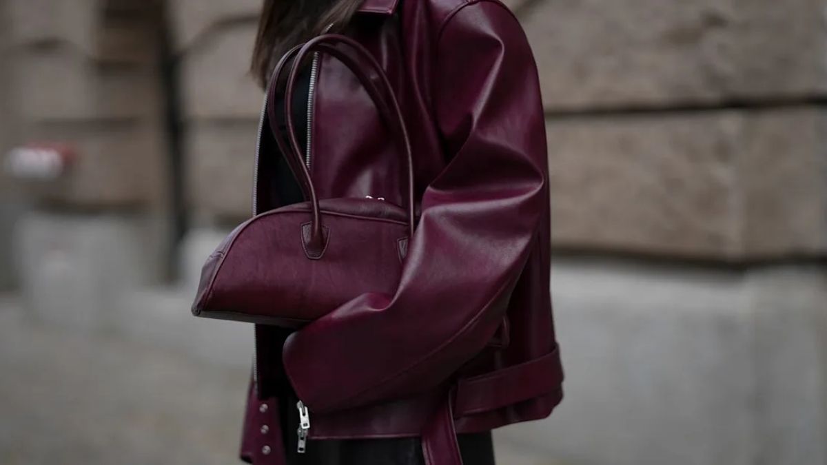El borgoña profundo se transformó en uno de los colores tendencia del otoño-invierno 2026. El borgoña profundo se transformó en uno de los colores tendencia del otoño-invierno 2026.