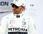 Lewis Hamilton no pudo igualar el récord de 91 victorias en la Fórmula 1 de Michael Schumacher por una penalización de 10 segundos en el GP de Sochi. Lewis Hamilton no pudo igualar el récord de 91 victorias en la Fórmula 1 de Michael Schumacher por una penalización de 10 segundos en el GP de Sochi.