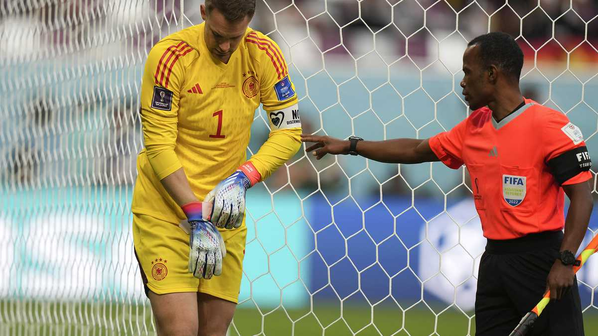 Manuel Neuer usó una cinta de capitán con la frase