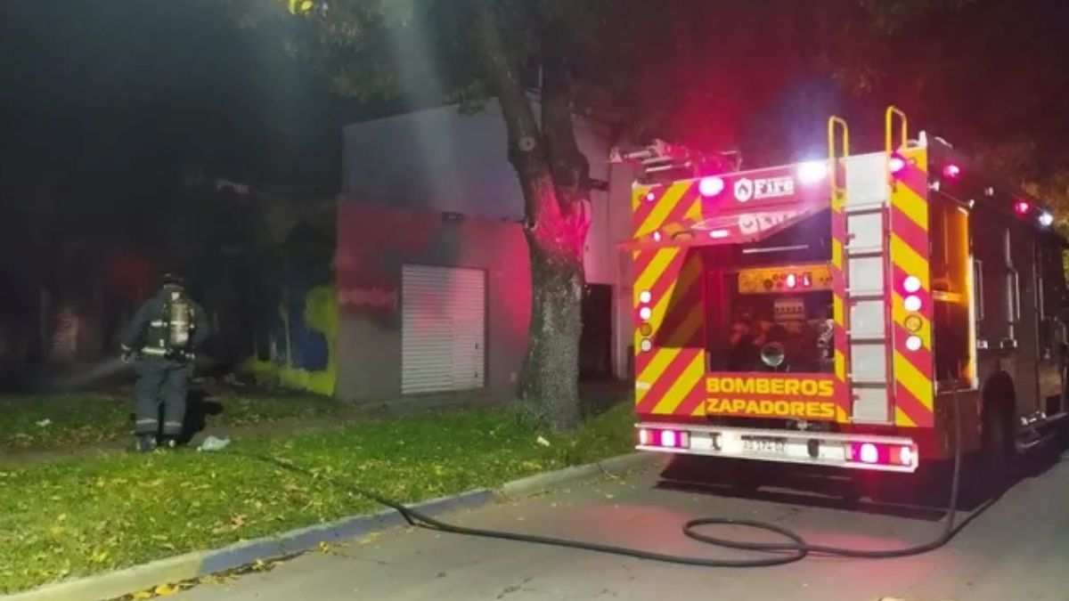 Prendieron fuego tres murales de Rosario Central en la zona Sur de la ciudad. Prendieron fuego tres murales de Rosario Central en la zona Sur de la ciudad.