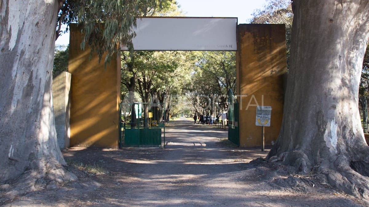 Ingreso a la Granja La Esmeralda de Santa Fe.