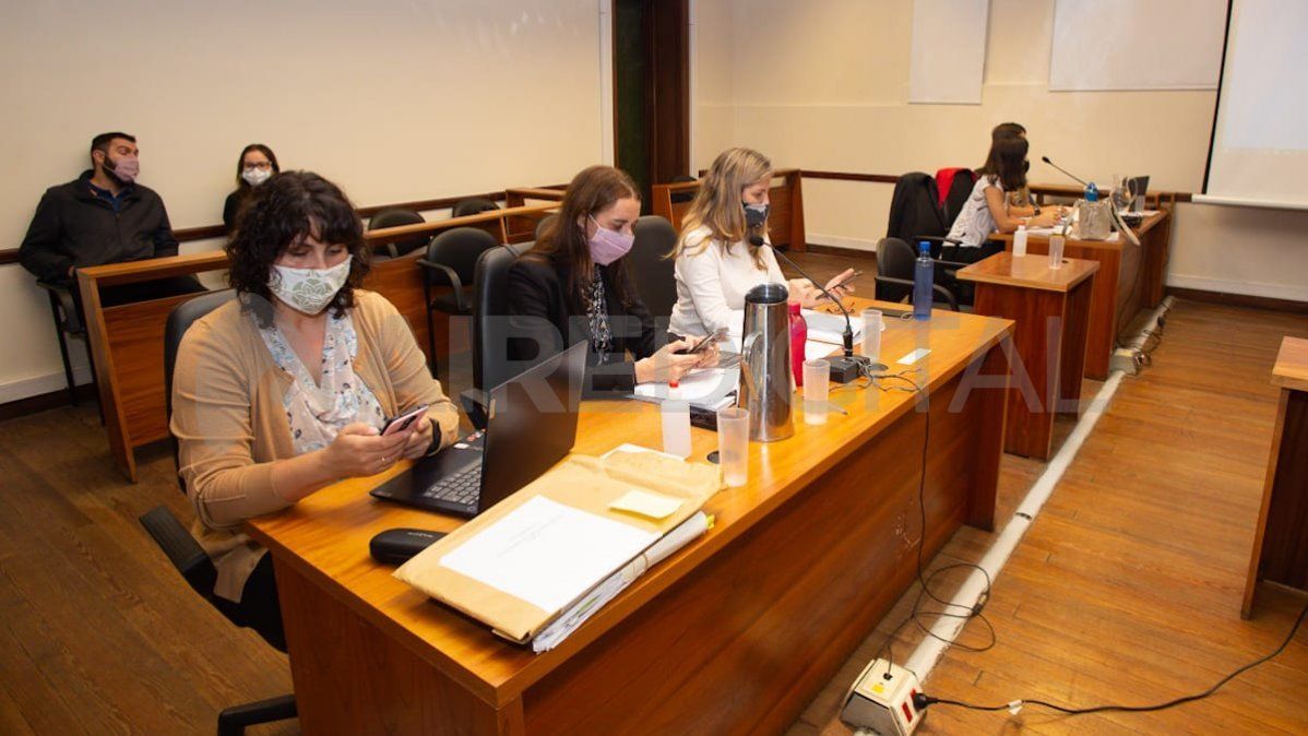 Ana Laura Gioria y Cristina Ferraro, fiscales de homicidios, y Silvina Corvalán, defensora pública