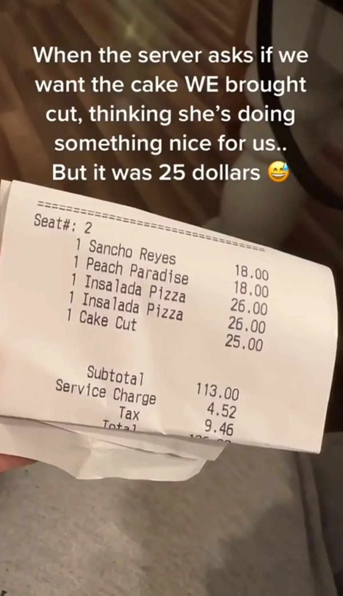 Una amiga de la cumpleañera mostró el ticket y se hizo viral.