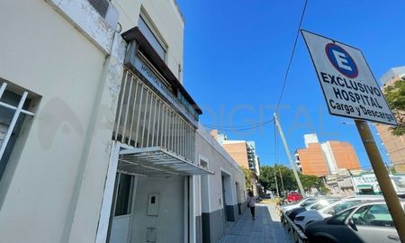 La menor fue atendida en el Hospital San Roque de Paraná, y luego derivada a un sanatorio privado de Santa Fe. La menor fue atendida en el Hospital San Roque de Paraná, y luego derivada a un sanatorio privado de Santa Fe.