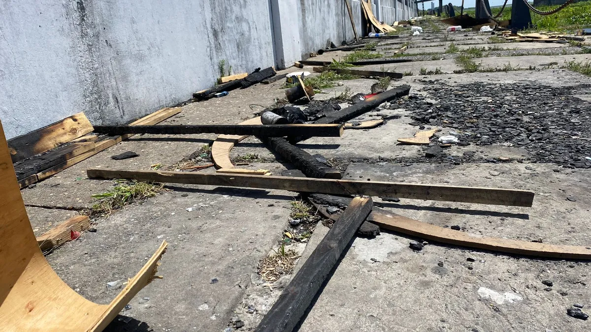 Costanera Oeste repleta con basura por los festejos de los 450 años de la ciudad de Santa Fe.