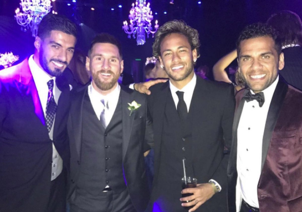 Luis Suárez, Lionel Messi, Neymar y Dani Alves en la fiesta de casamiento. Luis Suárez, Lionel Messi, Neymar y Dani Alves en la fiesta de casamiento.