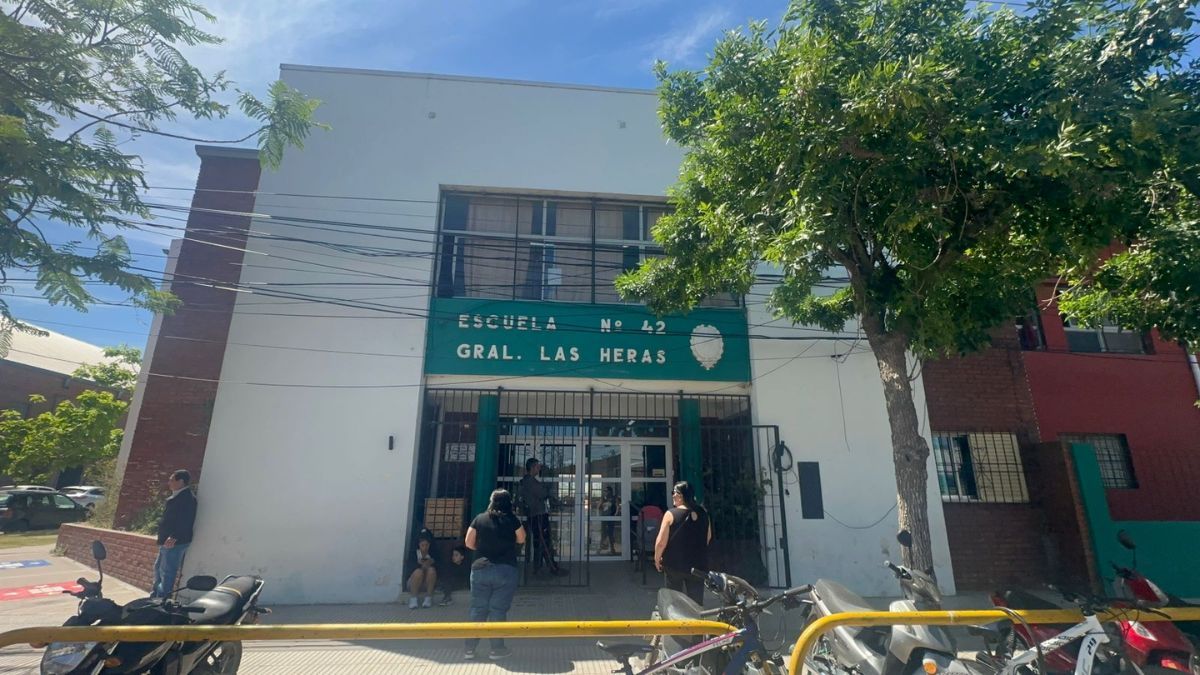 El robo se produjo en la escuela Las Heras.