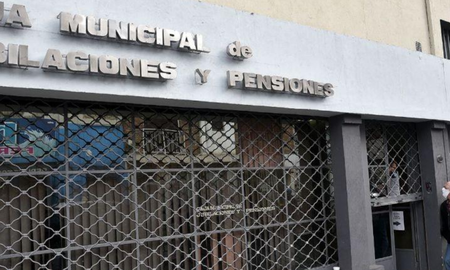Un grupo de jubilados y pensionados beneficiarios de la Caja Municipal de Jubilaciones y Pensiones de Santa Fe presentaron un petitorio ante las autoridades de ese organismo en el que enumeran una serie de reclamos históricos y realizaron graves denuncias sobre el manejo de los recursos de la Caja. Un grupo de jubilados y pensionados beneficiarios de la Caja Municipal de Jubilaciones y Pensiones de Santa Fe presentaron un petitorio ante las autoridades de ese organismo en el que enumeran una serie de reclamos históricos y realizaron graves denuncias sobre el manejo de los recursos de la Caja.