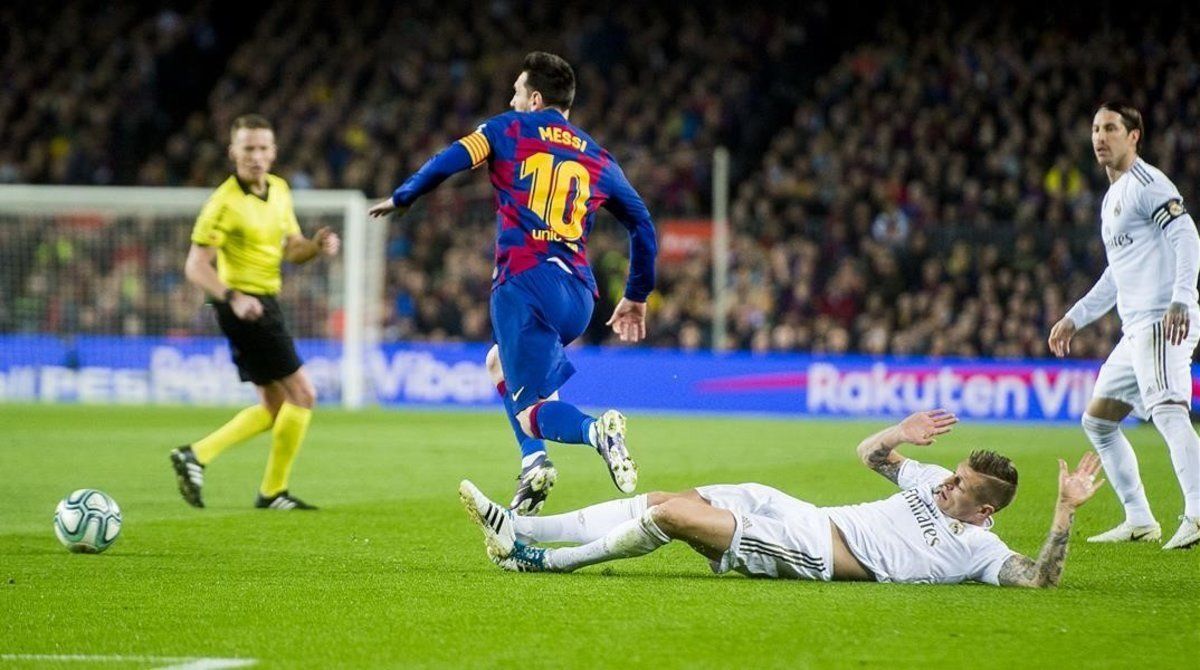 Barcelona y Real Madrid empataron 0 a 0, mientras se producían incidentes en los alrededores del estadio