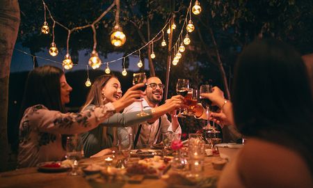 el tiempo: la noche estara ideal para cenar y brindar al aire libre el tiempo: la noche estara ideal para cenar y brindar al aire libre