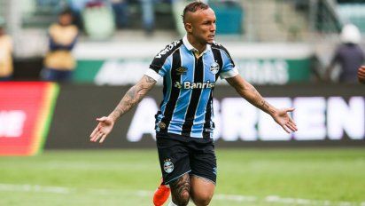 Un jugador del Gremio perdió a su abuelo por covid-19 y disparó contra Bolsonaro: 