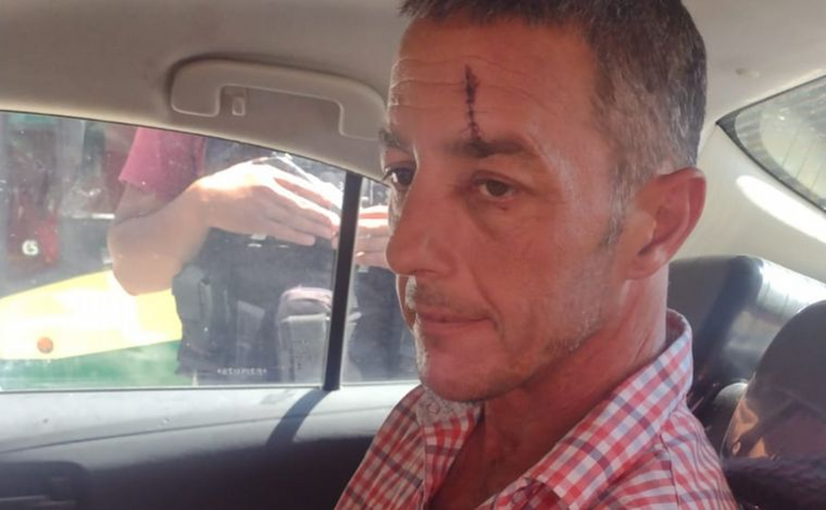 Gastón Mercanzini fue detenido luego de arrojarle una botella a Javier Milei. Gastón Mercanzini fue detenido luego de arrojarle una botella a Javier Milei.