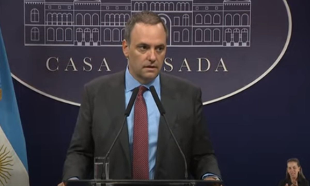 Manuel Adorni pidió donaciones en su streaming y desató la polémica Manuel Adorni pidió donaciones en su streaming y desató la polémica