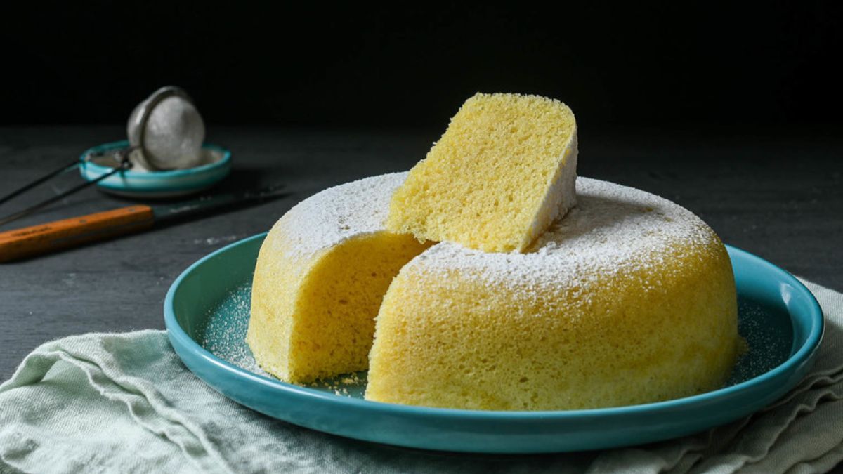 Aprendé a hacer un bizcochuelo de yogur con solos 3 ingredientes.