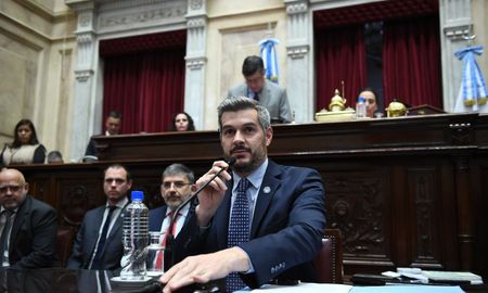 en el senado, pena defendio el acuerdo con el fmi y recibio criticas en el senado, pena defendio el acuerdo con el fmi y recibio criticas