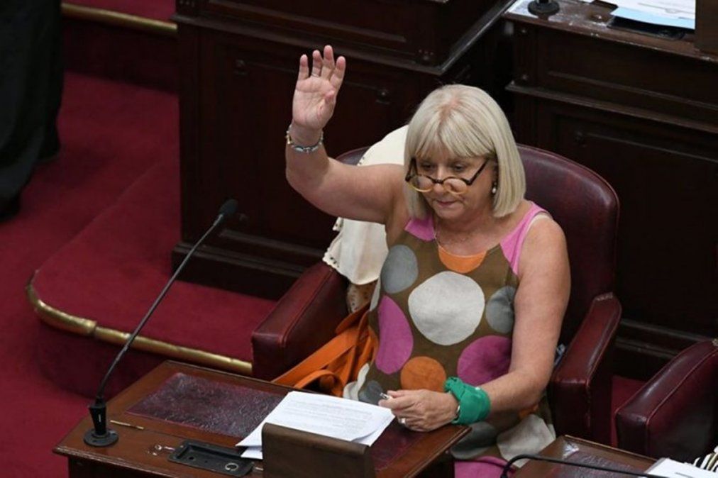 Se suma un aspecto novedoso: la división en dos del bloque peronista. En las últimas horas, se oficializó un bloque dentro del PJ, conformado por Matilde Bruera y Paola Bravo.