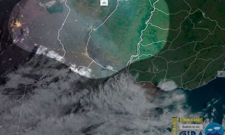 Parte de la cortina de humo que se trasladó hacia la zona del AMBA, de acuerdo a las últimas imágenes satelitales del Servicio Meteorológico Nacional. Parte de la cortina de humo que se trasladó hacia la zona del AMBA, de acuerdo a las últimas imágenes satelitales del Servicio Meteorológico Nacional.