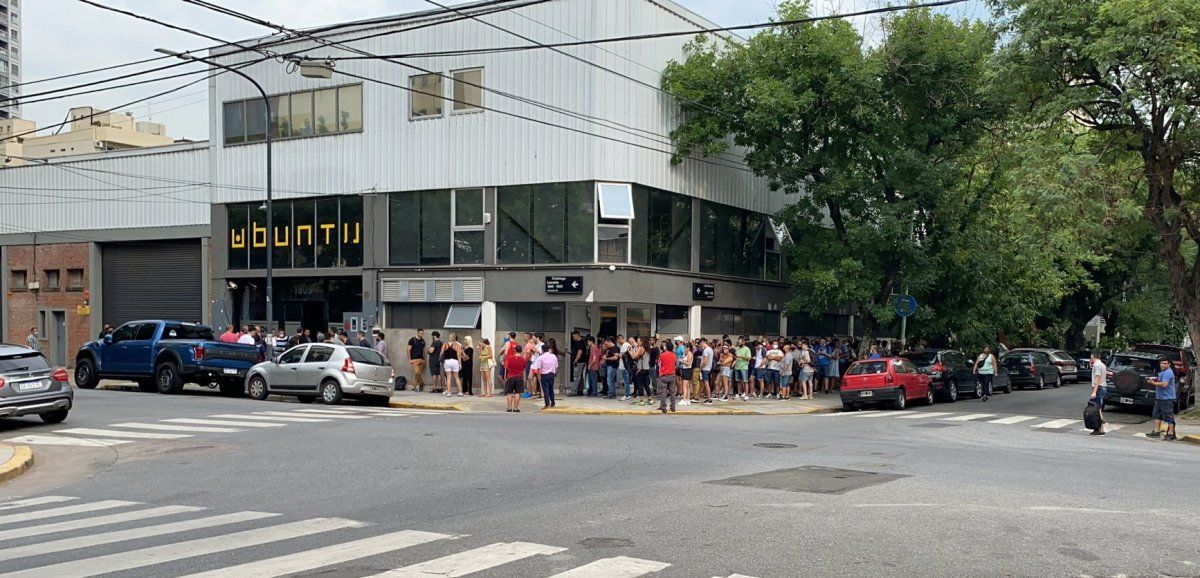 Desde media mañana los clientes de la organización espiritual se apersonaron en el edificio de la calle Crisólogo Larralde 1801