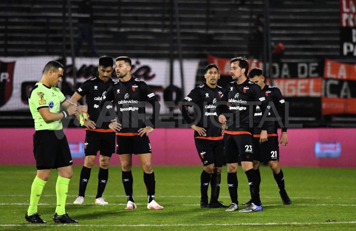 El Club Atlético Colón perdió con Patronato en los penales y quedó eliminado de la Copa Argentina.